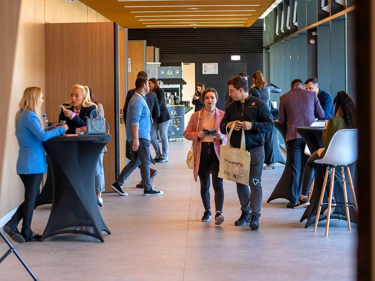 Flux de vizitatori în zona expozițională Imobiliarium