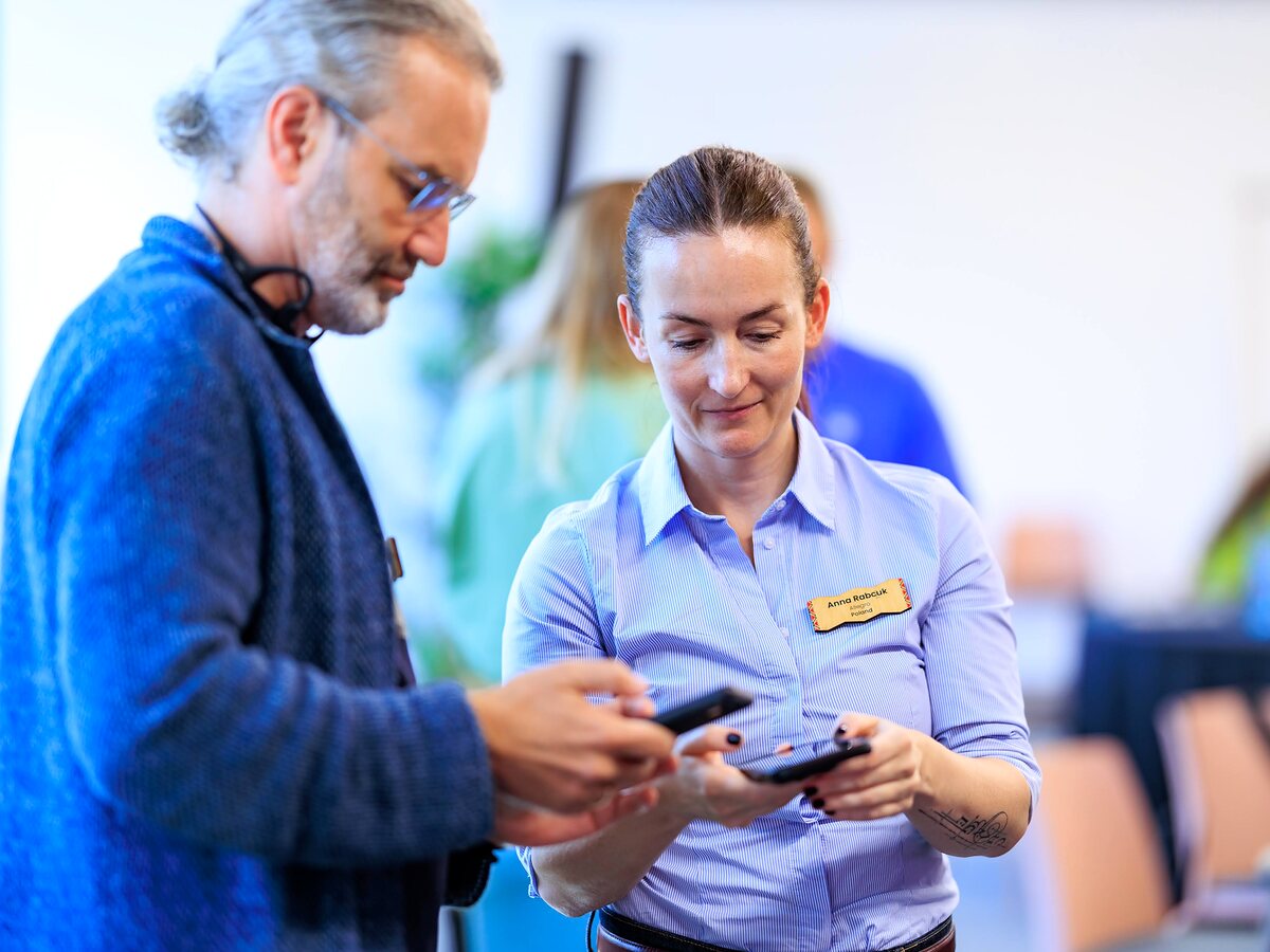 Two participants take part in a one-to-one LinkO challenge at an event.
