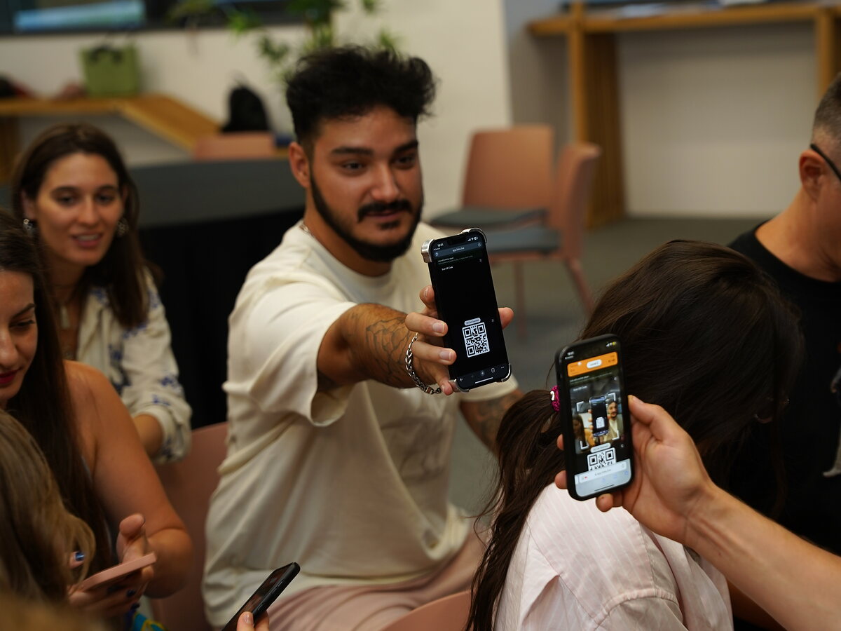 Players connect face-to-face by scanning the LinkO QR codes on their phones.