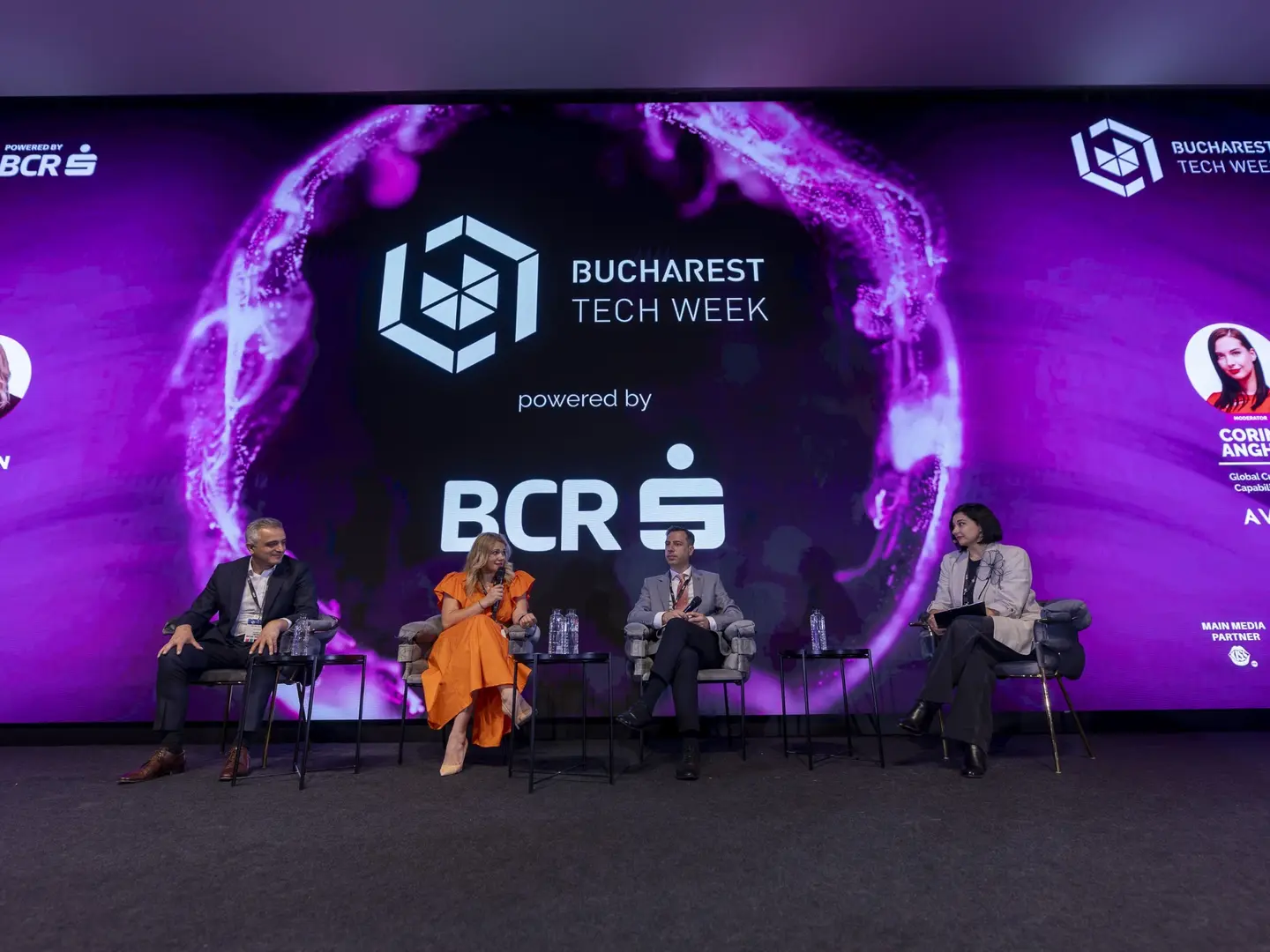 Panel de experți pe scena Business Summits