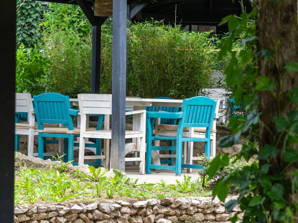 Zonă de relaxare într-un foișor Food & Lounge