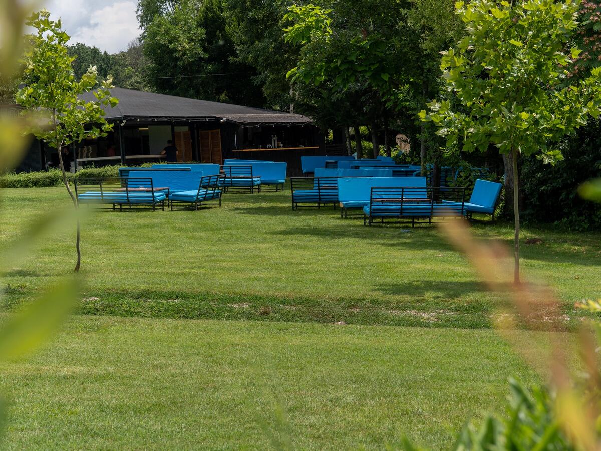Zonă lounge în aer liber la Lagoo Snagov