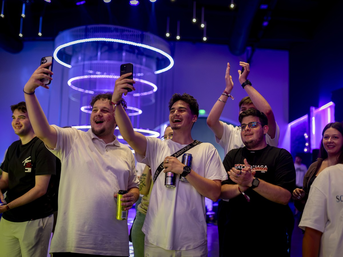 Celebration on the RESPAWN stage